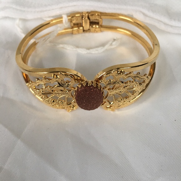 Bracelets - Picture 2 of 3